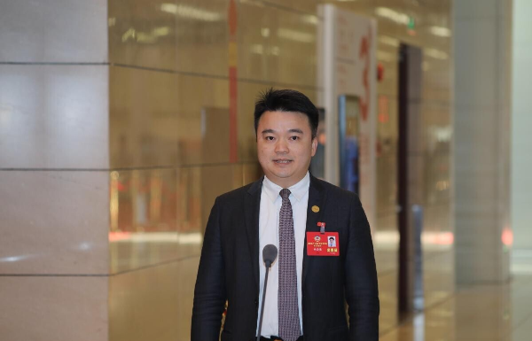 省政協(xié)委員、中山大學(xué)中山眼科中心主任林浩添：守護(hù)孩子們的“睛”彩“視”界