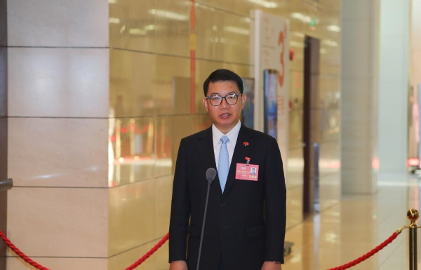 省政協(xié)委員、香港高等法院大律師、內(nèi)地執(zhí)業(yè)律師吳英鵬：促進(jìn)港澳律師融入國家發(fā)展大局